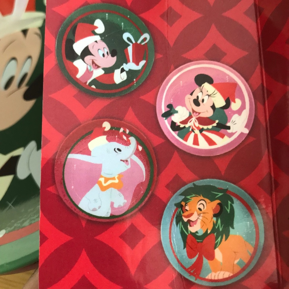NWT Mickey Mouse and Friends Holiday Plate Set